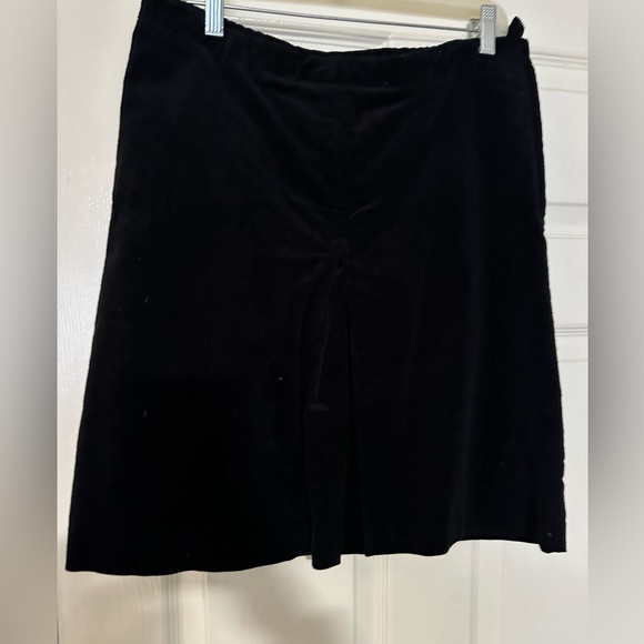 Beautiful corderoy black skirt - Picture 4 of 4